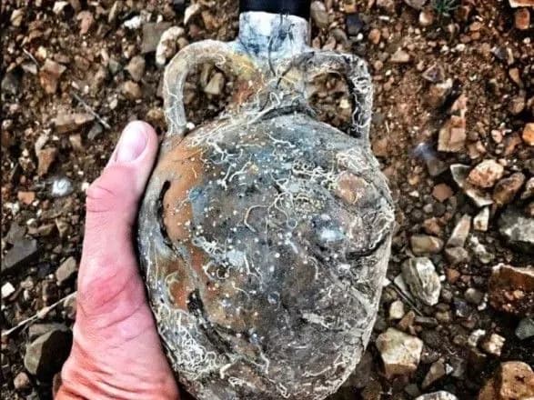 Італієць показав, як "готує" вино на дні моря