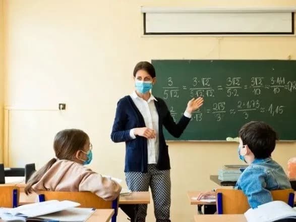 Шкарлет анонсував підвищення зарплат освітян на більш ніж чверть