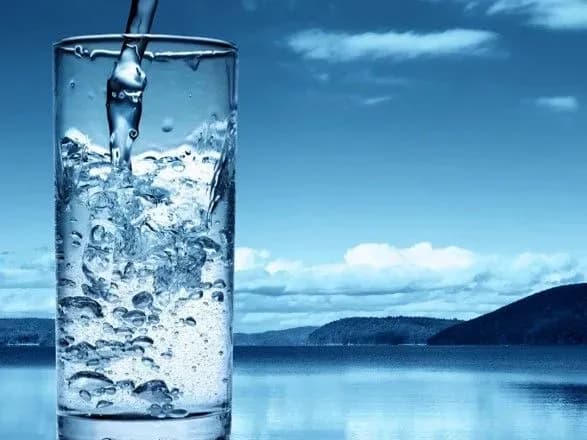 У ЦГЗ пояснили користь від регулярного споживання простої води