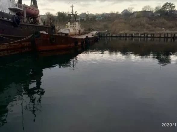 В АМПУ наполягають, що розливу нафтопродуктів з буксира "Аметист" не було