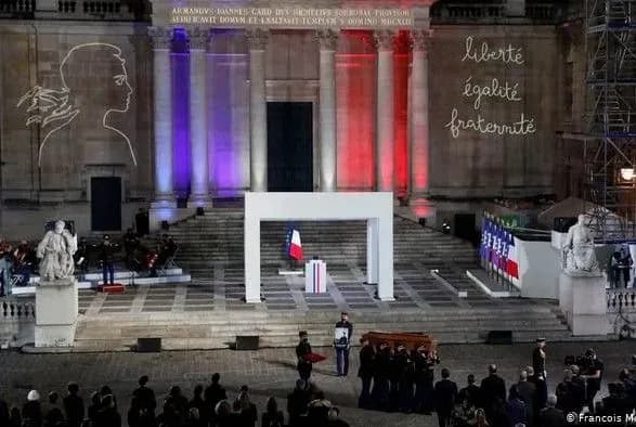 У Франції школярів підозрюють у причетності до вбивства вчителя