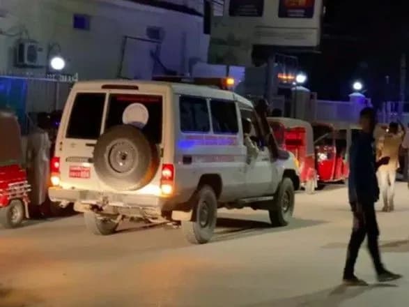 У Могадішо смертник підірвав бомбу після візиту чинного глави міноборони США - є жертви