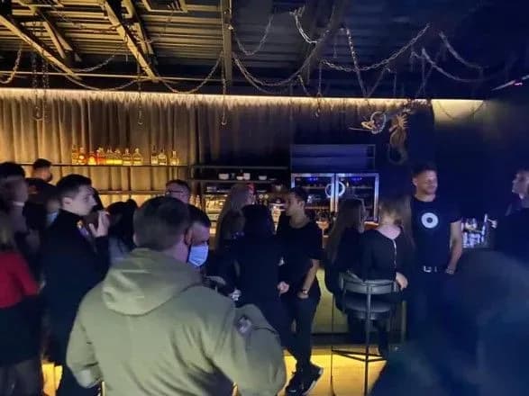 У Києві зачинили низку нічних закладів за порушення “карантину вихідного дня”