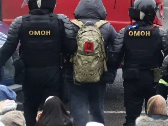 Протести у Мінську: силовики вдалися до розгону частини мітингарів, у хід пішов газ, є затримані