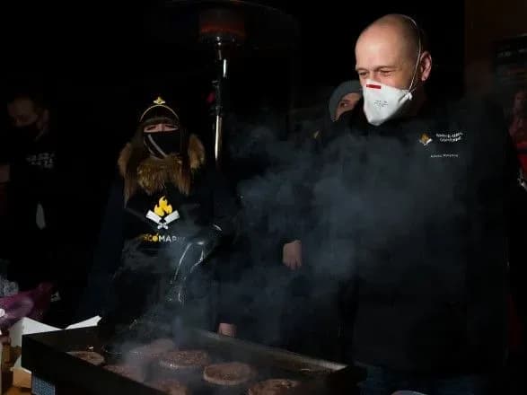 П’ятниця, м’ясо та бургери: у Сумах відкрився новий “М’ясомаркет”, а в Одесі відбувся майстер-клас Алекса Юсупова