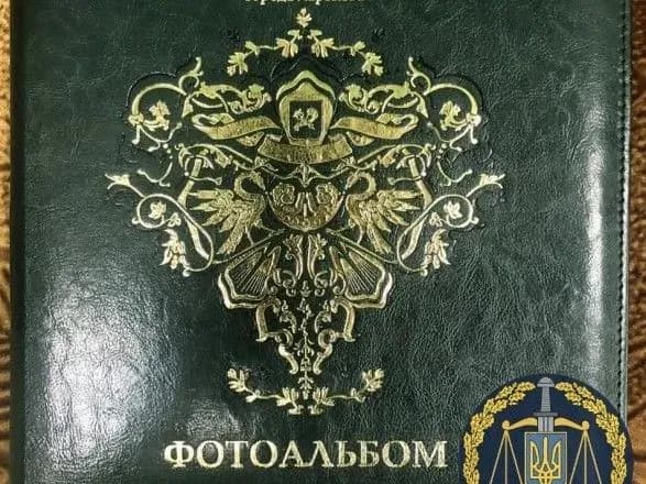 Кількамільйонна схема на альбомах для новонароджених: суд у Харкові виніс рішення