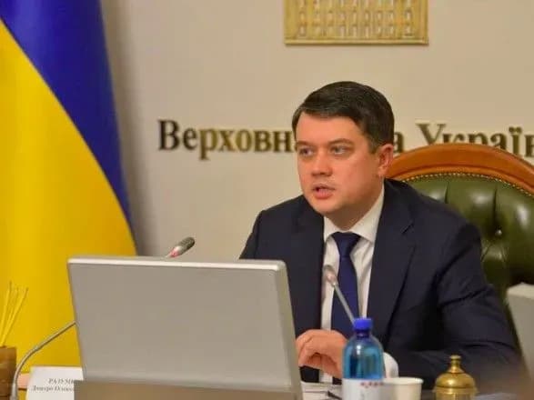 Нападение на журналистку в прямом эфире: Разумков обратился к правоохранителям и комитетам ВР