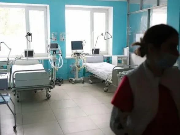 У МОЗ повідомили про збільшення тижневих показників госпіталізацій і нових випадків COVID-19
