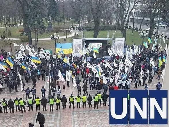 Колона ФОПів з Банкової повернулася під Раду