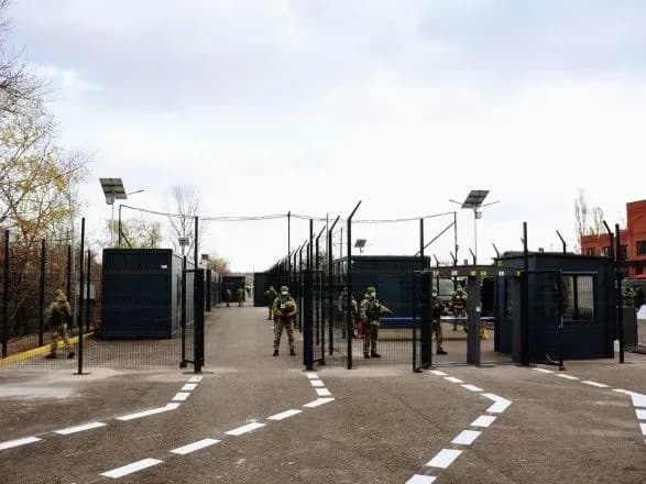 Росія продовжує блокувати роботу КПВВ на Донбасі — Арестович