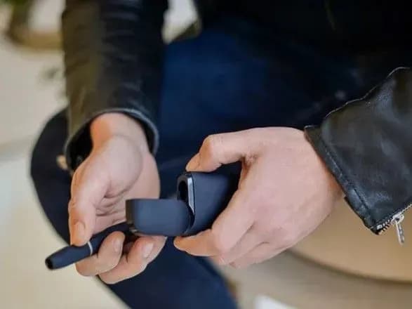 Рада посилила покарання за продаж е-сигарет дітям