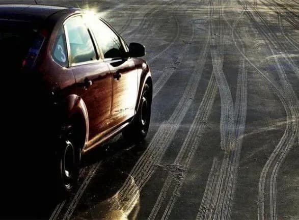 Морозно, вітряно і слизько: синоптики дали прогноз на три доби