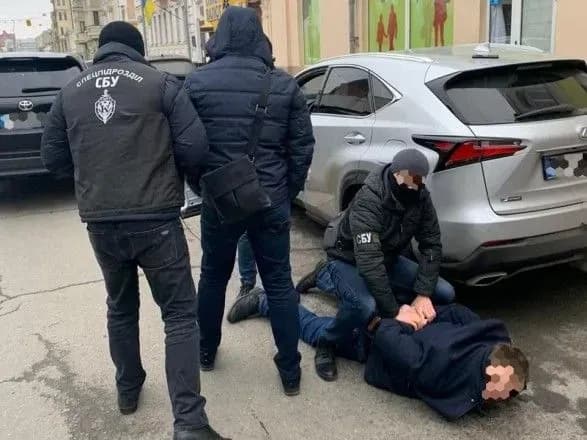 У Харкові на хабарі в 3 тис. доларів затримали керівника держлабораторії