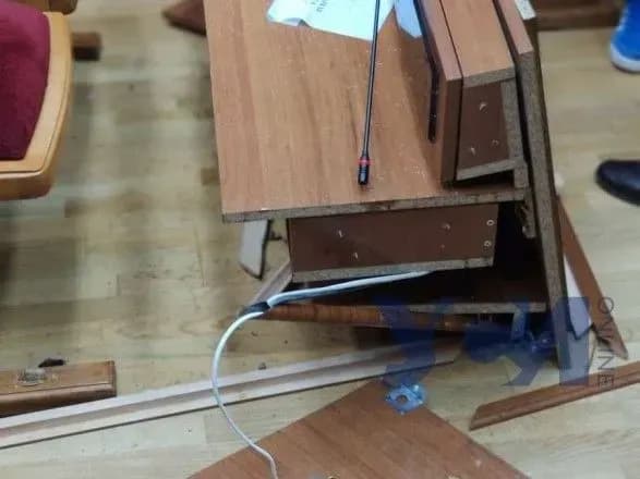 Дрались и ломали столы: после противостояний в Одесском облсовете нардепу понадобилась медпомощь