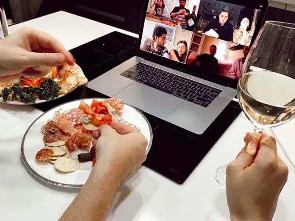 У світі спостерігається "бум" на коктейльні ZOOM-вечірки: як це працює