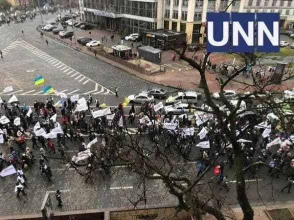 Колона ФОПів відправилася під Офіс Президента