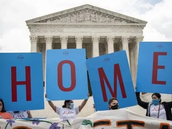 Влада США знову почне приймати заяви від "мрійників"