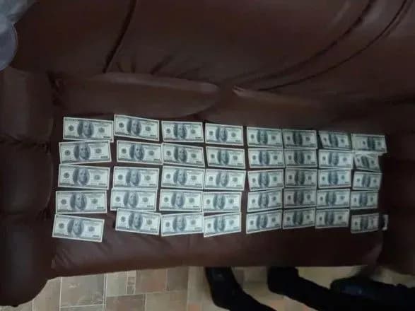 У Києві нотаріус погорів на хабарі у 1,2 мільйона гривень