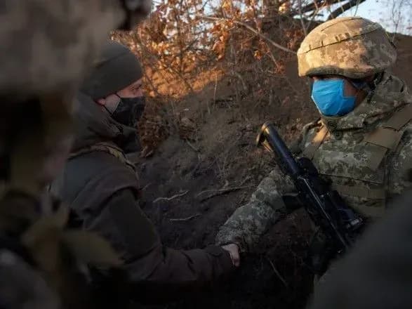 Президент відвідав бійців на лінії фронту в зоні ООС