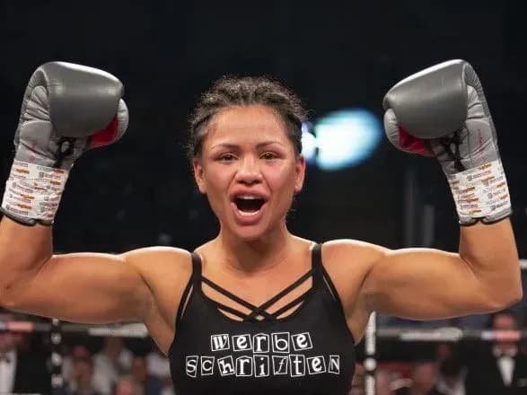 Бразильська ексбоксерка побила чоловіка до смерті