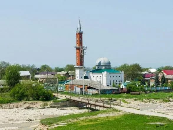 У Чечні поховали нападника, який обезголовив вчителя у Франції: у Кремлі прокоментували подію