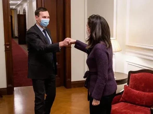 Україна запросила у Канади допомогу в отриманні вакцини проти коронавірусу - МЗС