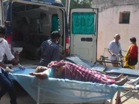 Через спалах невідомої хвороби в Індії вже госпіталізували близько 500 осіб