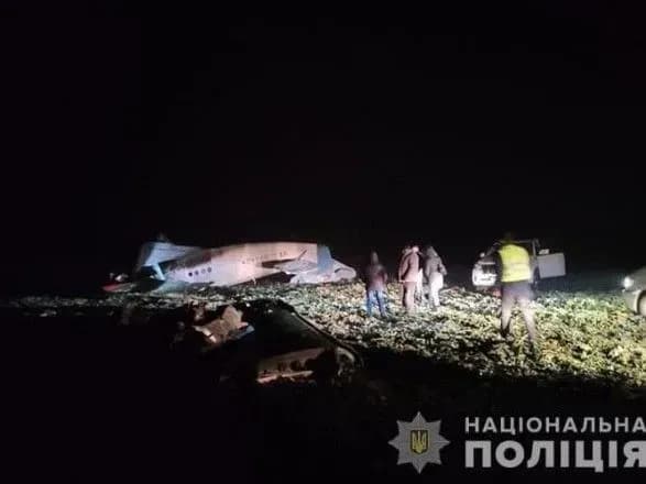Поліція з'ясовує обставини падіння біплана на Тернопільщині