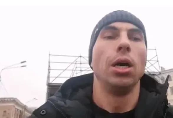 Чоловіку, який у центрі Києва перекинув єврейську ханукію, вручили підозру