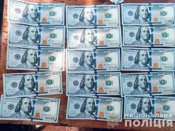 В Коломые "немецкие кардиологи" вынесли из дома пенсионера 12 тыс. гривен и 14 тыс. долларов
