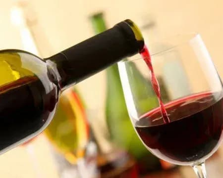 Алкоголь і сир корисні для гостроти розуму: нові дослідження