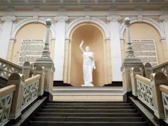 Нотариусу, который "сменил" руководство Одесского медуниверситета, сообщили о подозрении