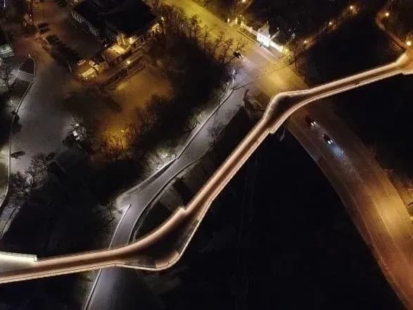 На “мосту Кличка” знову пошкодили скло