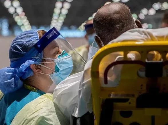 Пандемія: у США зафіксували 400 тисяч нових випадків COVID-19 за добу - найгірший показник