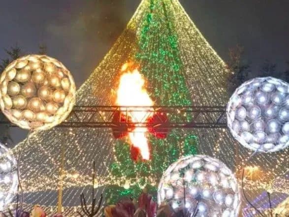 На відкритті головної ялинки у Києві сталася пожежа