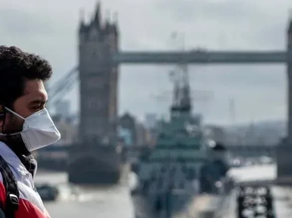 Вже близько 30 країн обмежили авіасполучення з Британією через новий штам коронавірусу