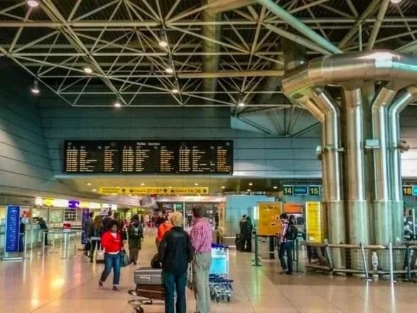 Распространение мутации коронавируса: Португалия ограничила въезд для туристов из Британии