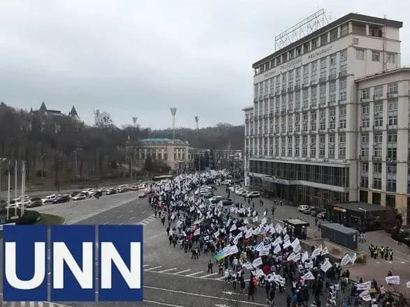 Колона ФОПів рушила з Майдану