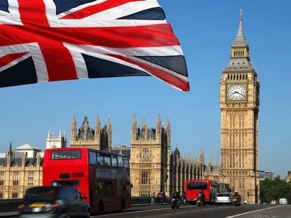 Британія вирішила припинити авіаперевезення з ПАР через новий штам COVID-19