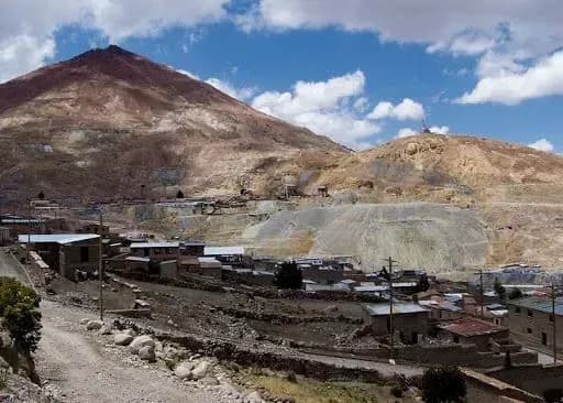 У Болівії автобус впав в ущелину, загинули 12 осіб