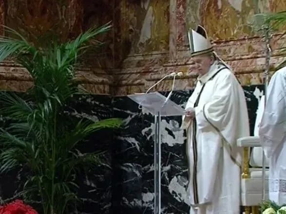 Католицьке Різдво: Папа Римський розпочав урочисту службу у Ватикані