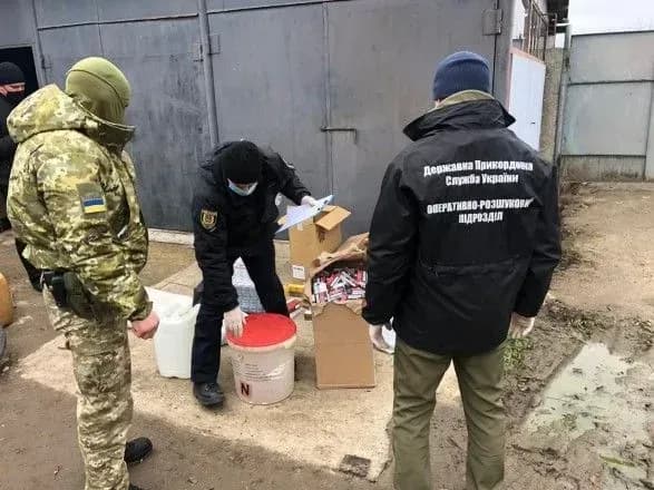 На Одещині правоохоронці виявили контрафактний алкоголь і сигарети на понад 400 тис. гривень