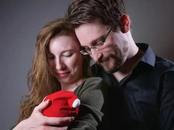 Сноуден вперше став батьком