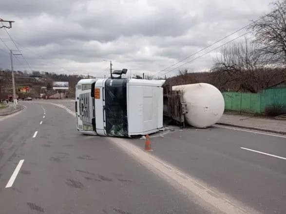 Перекидання автоцистерни з газом у Житомирі: у ДСНС розповіли подробиці