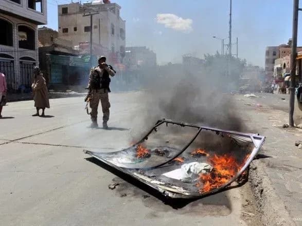 При атаці на аеропорт Ємену загинули три співробітники Червоного Хреста
