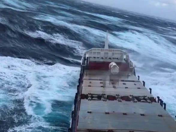 Біля берегів Аляски вирує рекордний "циклон-бомба"