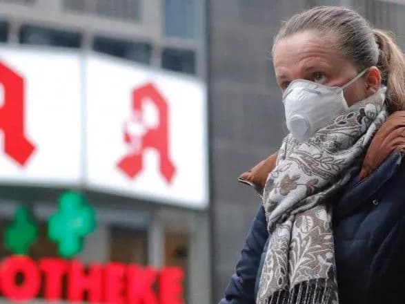 У Німеччині подовжили та посилили локдаун