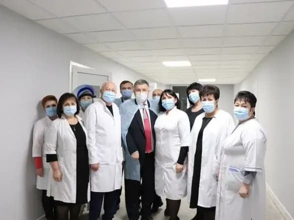 Аваков проінспектував роботу харківського медзакладу МВС, де робитимуть тести на COVID-19