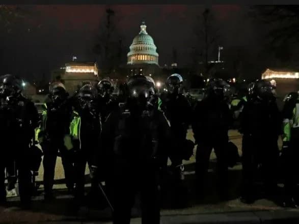 Влада повідомила, що будівля Капітолію США знаходиться в безпеці