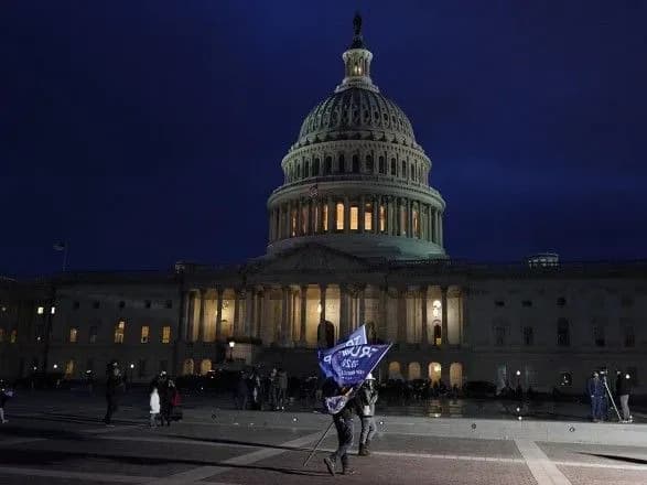 Частина протестуючих залишила сходи близ будівлі Конгресу США